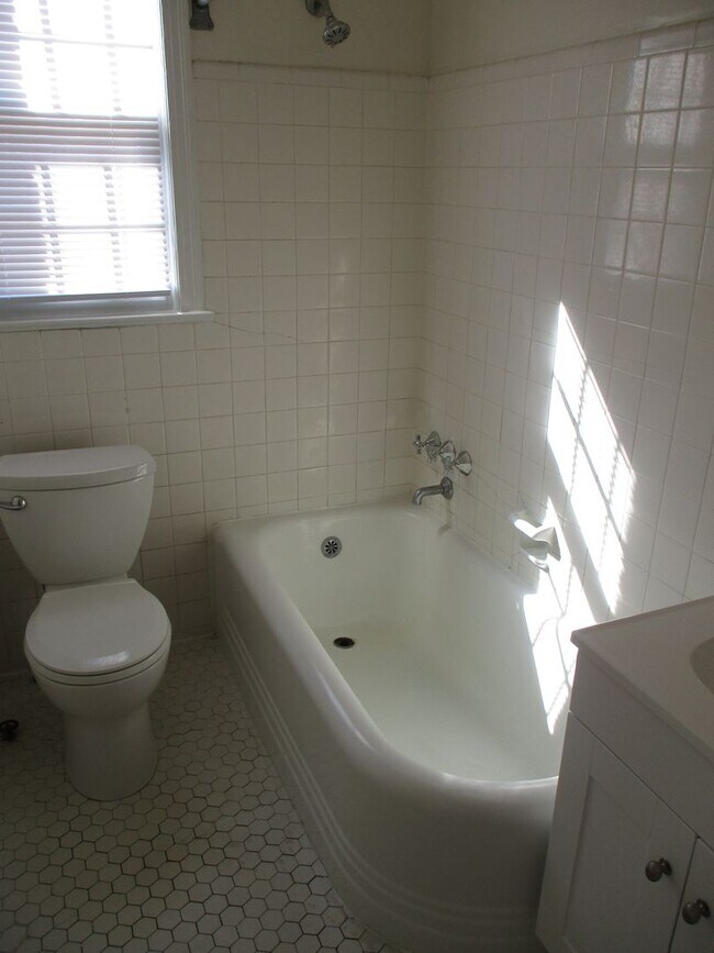 Building Photo - 0573 - Stergiou