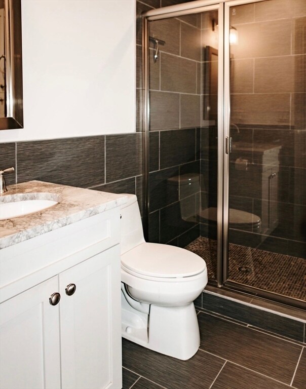 Building Photo - 643 E 5th St