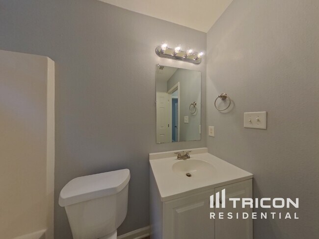 Building Photo - 10429 Hugue Way