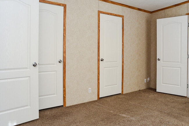 Building Photo - 900 Boothby Rd