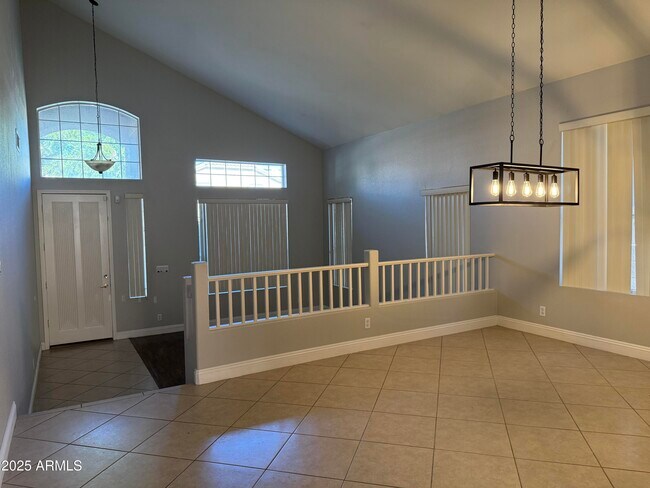 Building Photo - 2331 W Toledo Pl