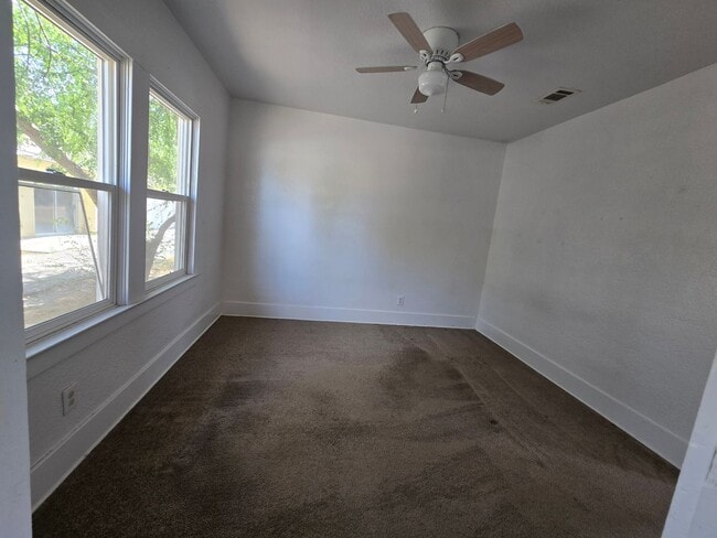 Building Photo - 3 Bedroom 1 Bath home coming soon