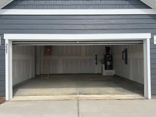 Building Photo - 225 Thomas Gage Dr