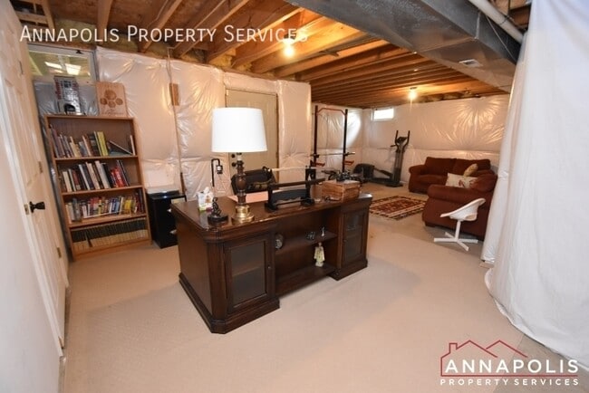Building Photo - 2808 Traxler Ct