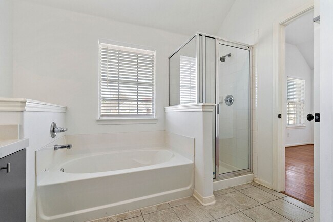 Building Photo - 218 Plaza Del Sol Park