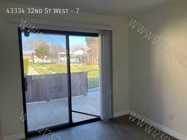 Building Photo - WEST LANCASTER 2BD/2BTH TOWNHOUSE W/ BONUS...