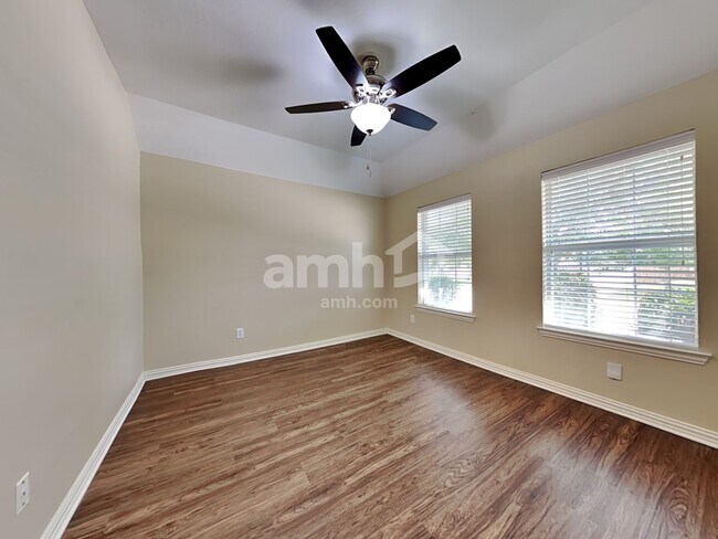 Building Photo - 245 Brookdale Dr
