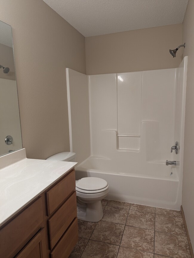 Building Photo - 408 Cedar Pl