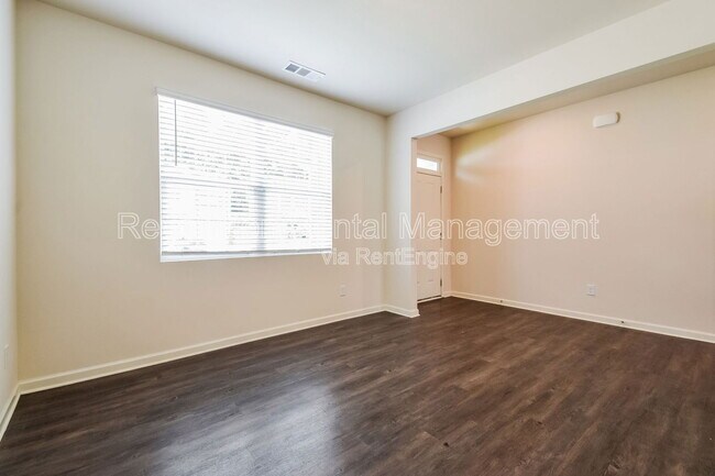 Building Photo - 487 Walnut Grv Wy