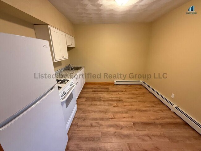 Building Photo - 132 Hall St