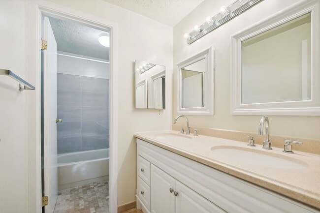 Building Photo - 1402 Kingstream Dr