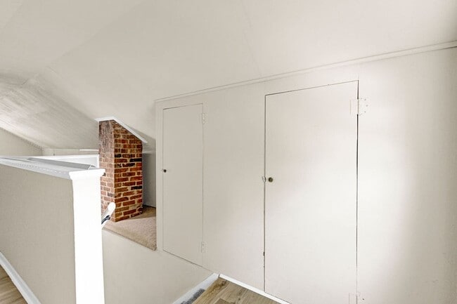 Building Photo - 3BR Cottage with Large Backyard, Garage and a Basement!