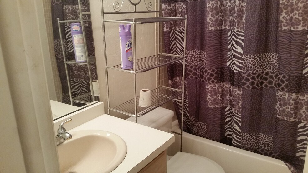 BATHROOM - 4800 Ocean Beach Blvd