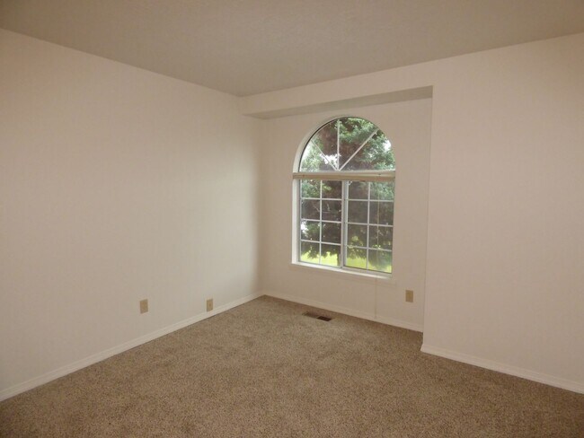 Building Photo - 986 Eastwind Ct N