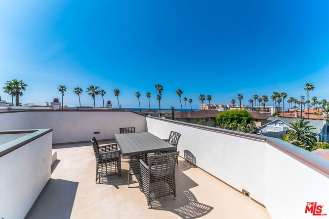 Building Photo - 812-a S Catalina Ave