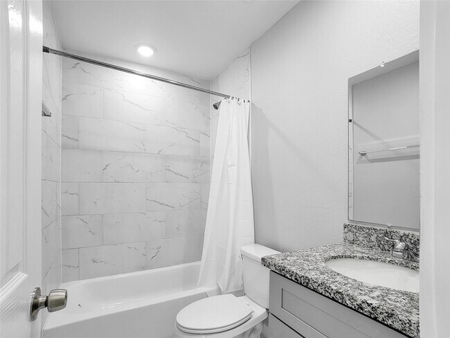 Building Photo - 8217 Crestview Dr
