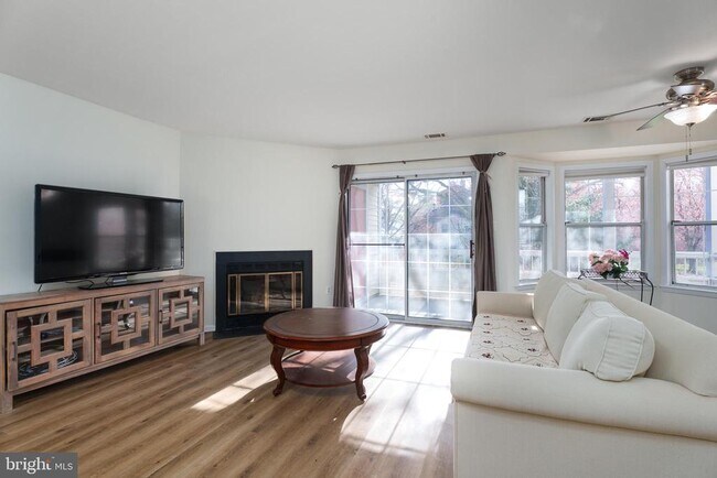 Building Photo - 206 Salem Ct