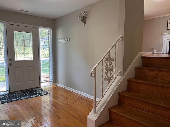 Building Photo - 9104 Hamilton Dr