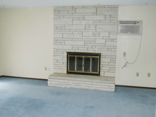 Building Photo - South Hill 4 bed 2 bath home