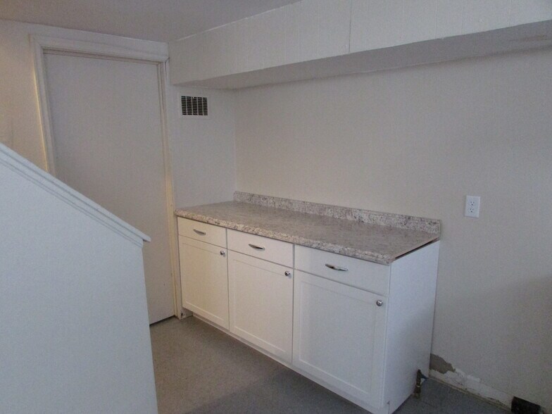 Building Photo - 2284 Hiawatha Park Dr