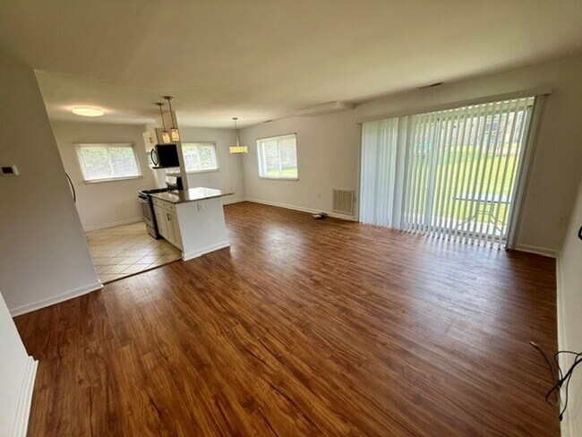 Building Photo - 350 Gatewater Ct