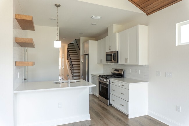 Building Photo - 1414 Landon Hills Dr