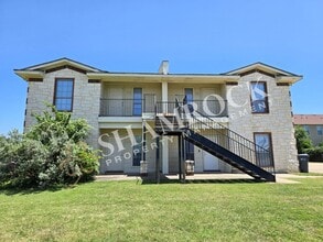 Building Photo - 2/1 Fourplex in Midway ISD!