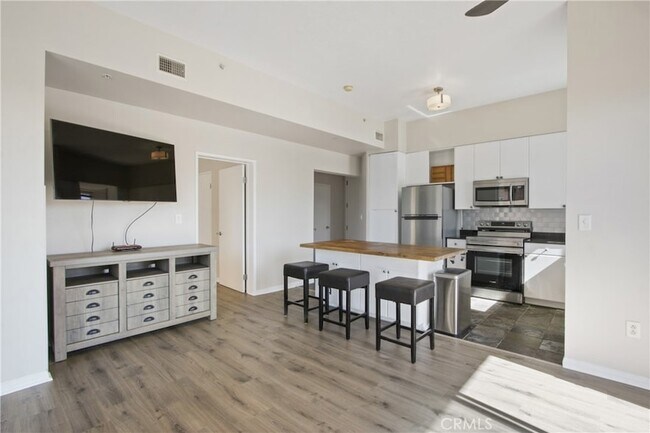 Building Photo - 388 E Ocean Blvd