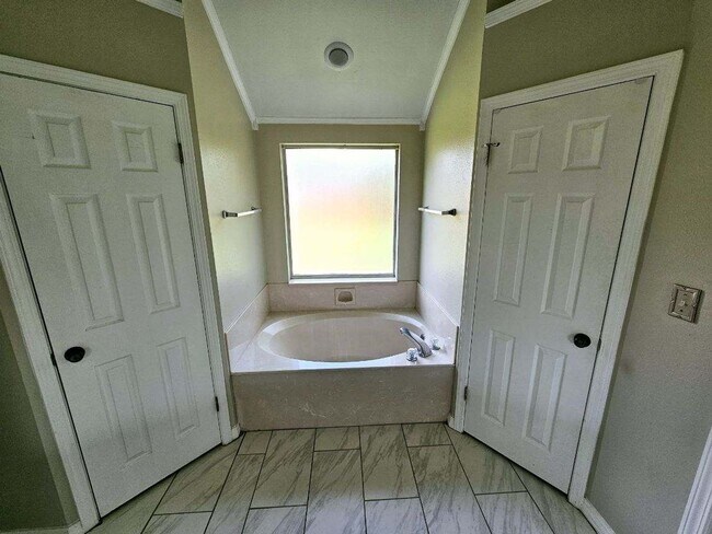 Building Photo - 5901 Pampus Ln
