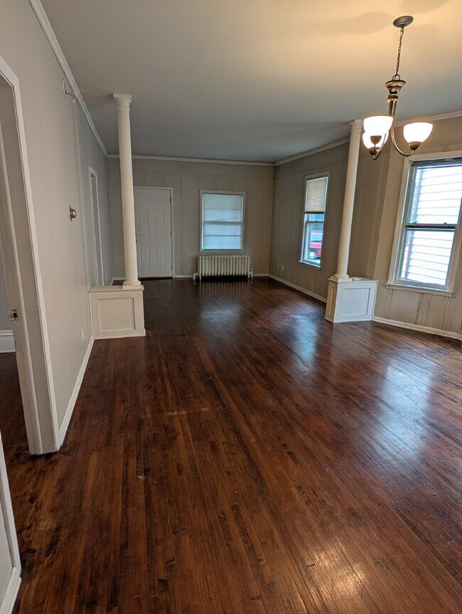 Building Photo - Bright & Charming 3BR With Garage Included In NE Minneapolis