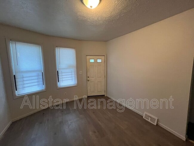 Building Photo - 2246 E 86 St