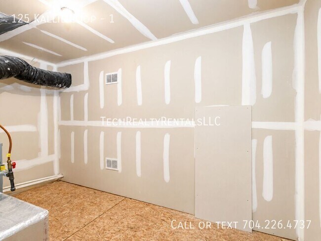 Building Photo - 125 Kallie Loop