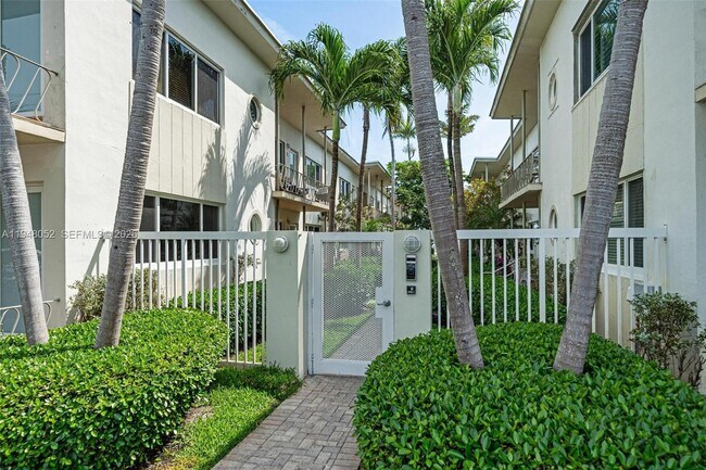 Building Photo - 1130 Venetian Way