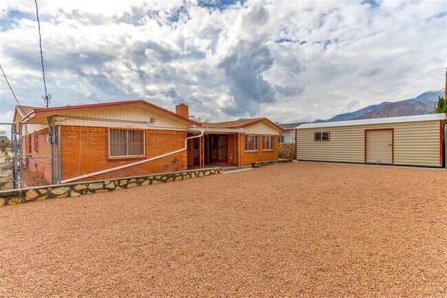 Building Photo - 4753 Fairbanks Dr