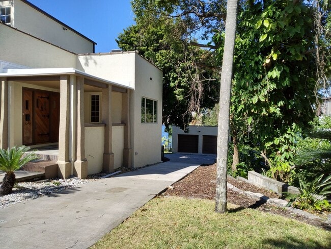 Building Photo - 721 Terrace Blvd