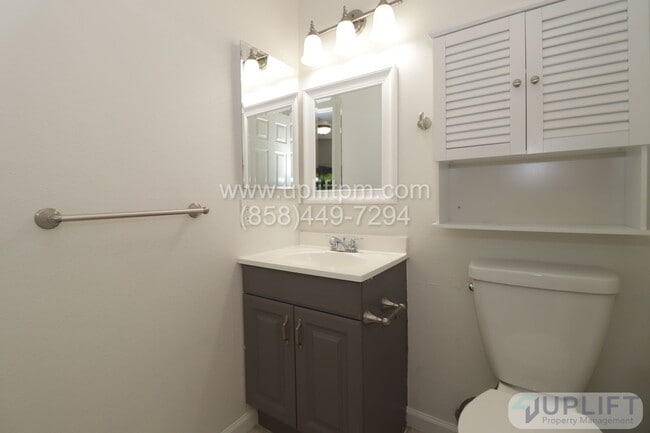 Building Photo - 2 bed 1.5 Bath Condo Available Soon