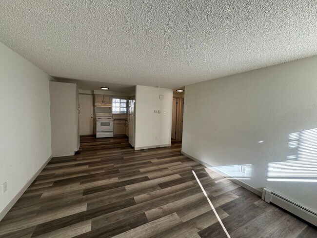 Building Photo - 2915 Straus Ln
