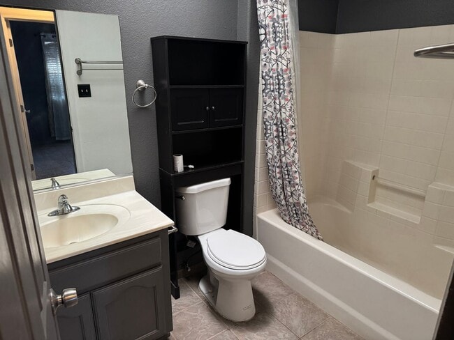 Building Photo - Solar Panels included on the 3 bedroom 2 b...