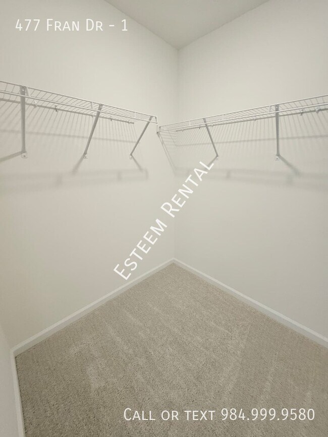 Building Photo - 477 Fran Dr