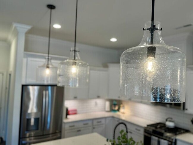 Building Photo - Pre-lease today for a late May move in