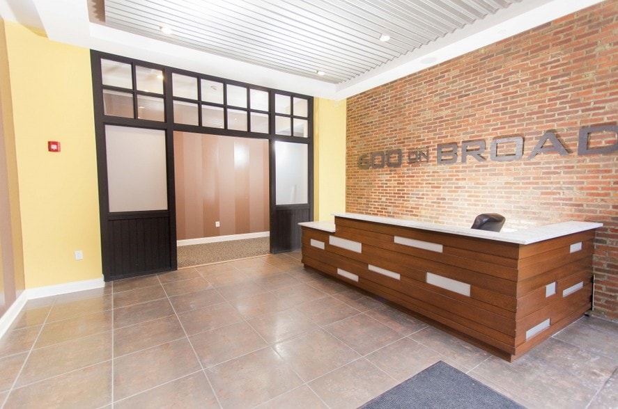 Building Photo - 600 N Broad St