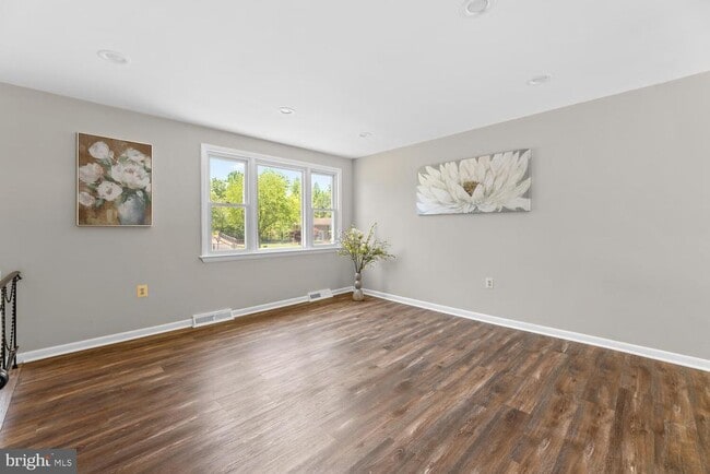 Building Photo - 6100 Hellen Lee Dr