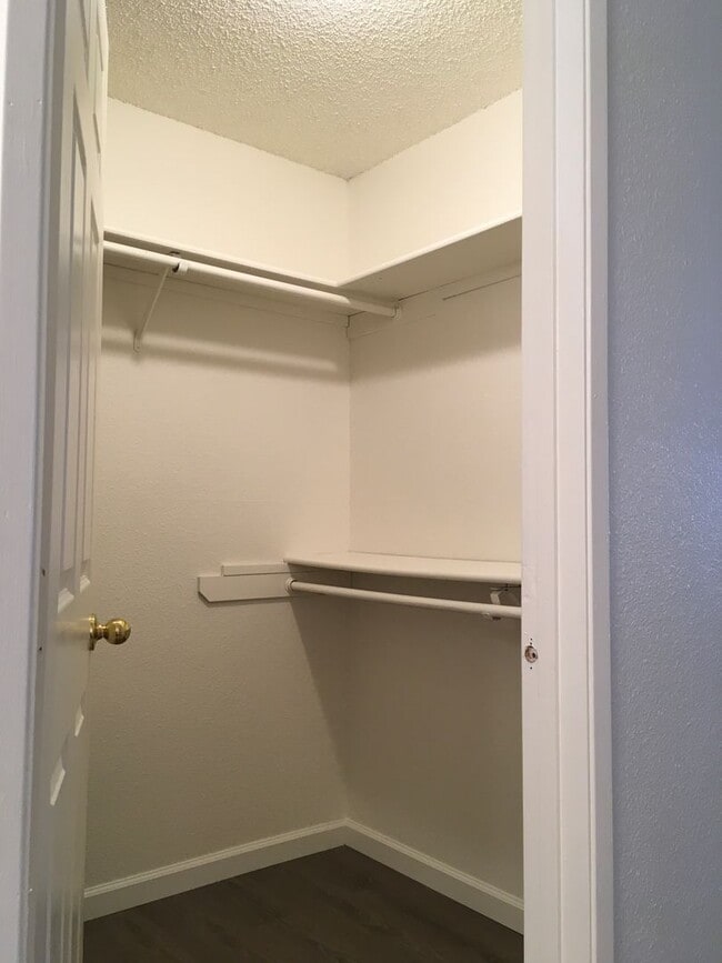 Building Photo - SPACIOUS 2 BEDROOM / 2 BATHROOM CONDO AVAILABLE $1,650.00 PER MONTH