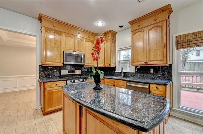Building Photo - 2835 Crestmont Ct
