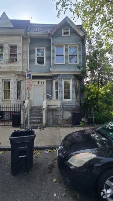 Building Photo - 83 Garside St