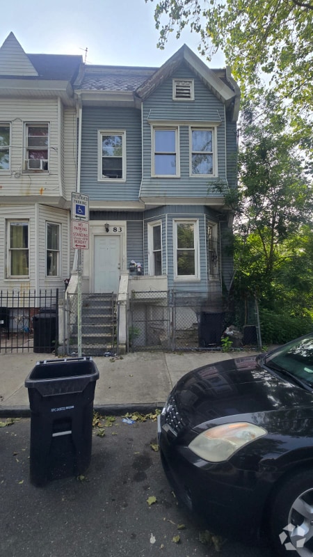 Building Photo - 83 Garside St