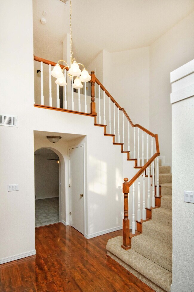 Building Photo - 2 Story, 4 BR, 2205 SF home off Southern Blvd in Rio Rancho