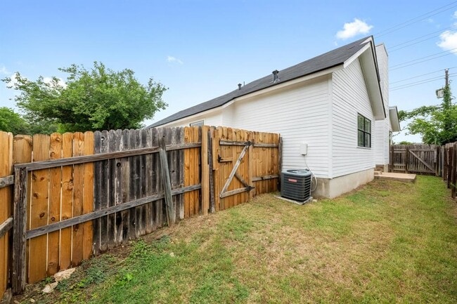 Building Photo - 2907 W Slaughter Ln