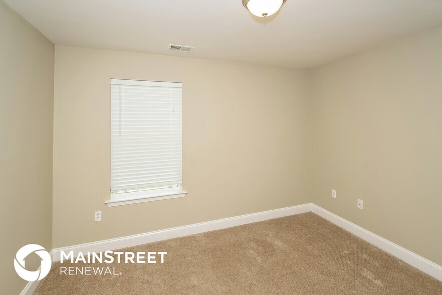 Building Photo - 450 Marsh Cir