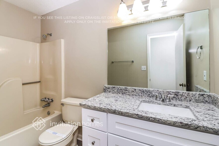 Building Photo - 813 Emerald Falls